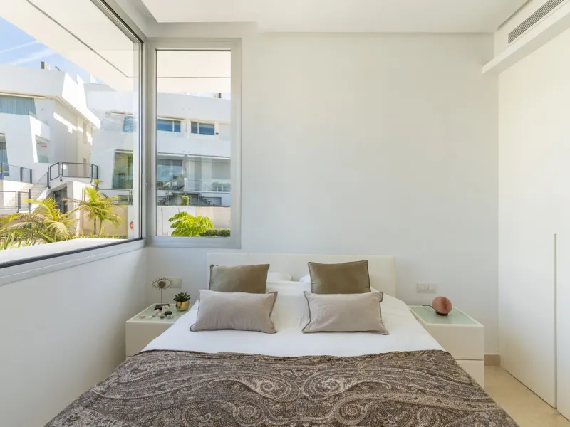 Stunning development of 24 townhouses, is located in the exclusive residential area in Río Real and right next to one of the best golf courses, the exclusive Rio Real Golf and Hotel and all its facilities, close to the beach, the sea and the lovely center