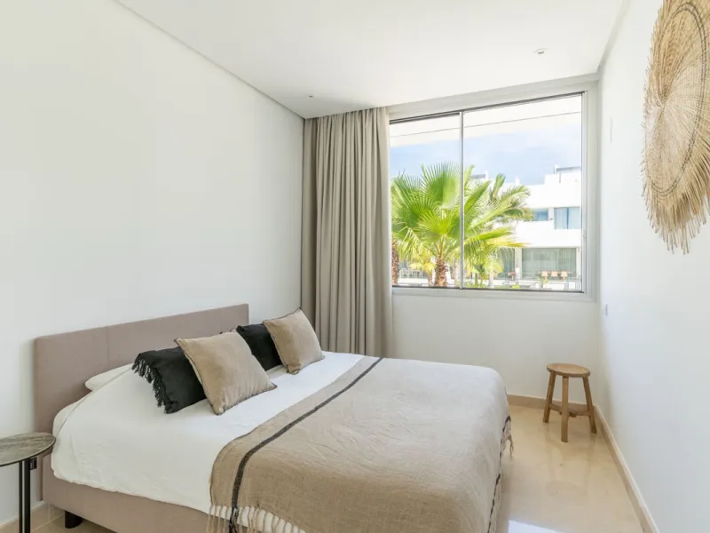Stunning development of 24 townhouses, is located in the exclusive residential area in Río Real and right next to one of the best golf courses, the exclusive Rio Real Golf and Hotel and all its facilities, close to the beach, the sea and the lovely center