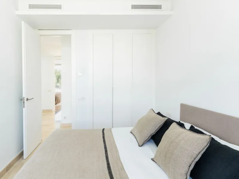 Stunning development of 24 townhouses, is located in the exclusive residential area in Río Real and right next to one of the best golf courses, the exclusive Rio Real Golf and Hotel and all its facilities, close to the beach, the sea and the lovely center