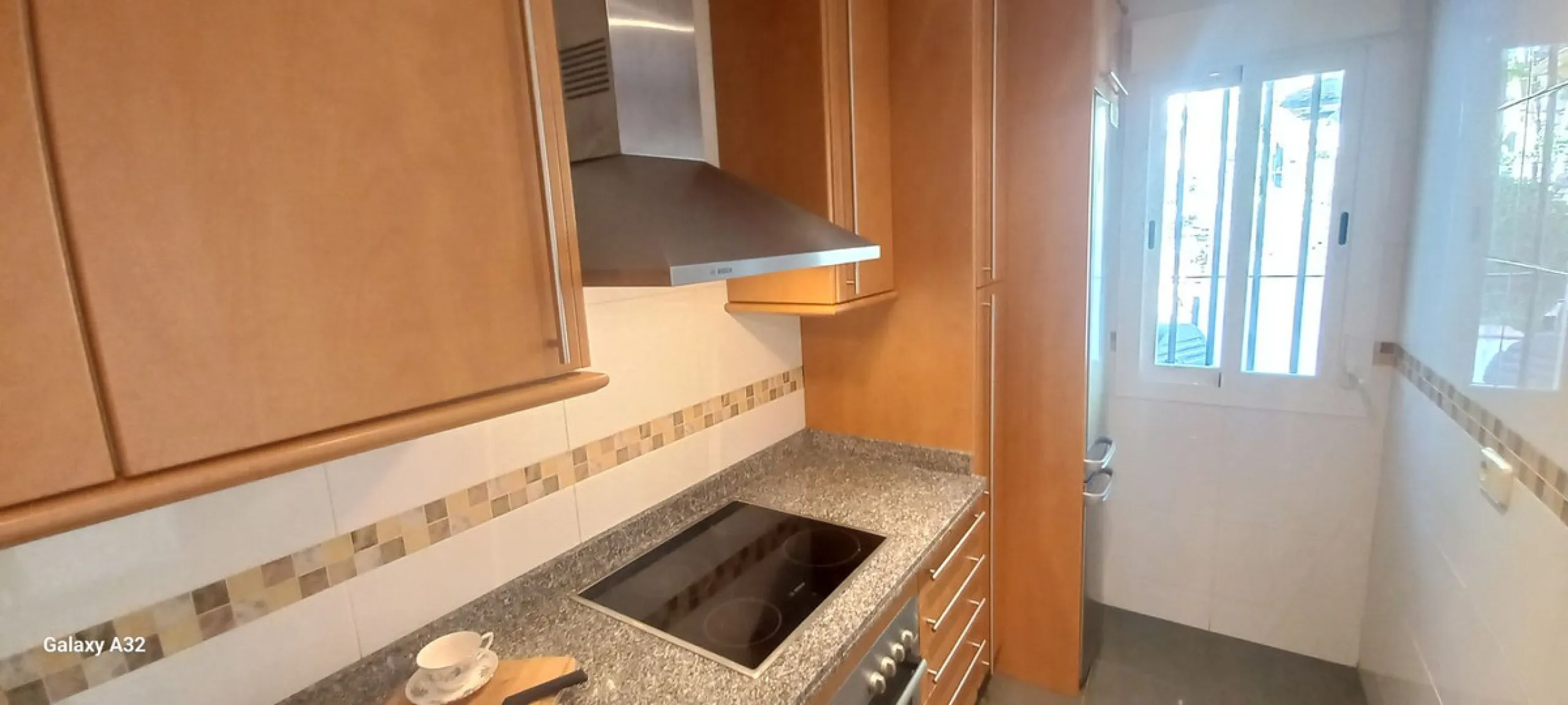 Here we have a fabulous two-bedroom, two-bathroom apartment front line golf in Gran Calanova Golf, overlooking Calanova Golf Course. Boasting stunning panoramic views over the fairways, mountains, and down to the coast, this property offers a perfect blen