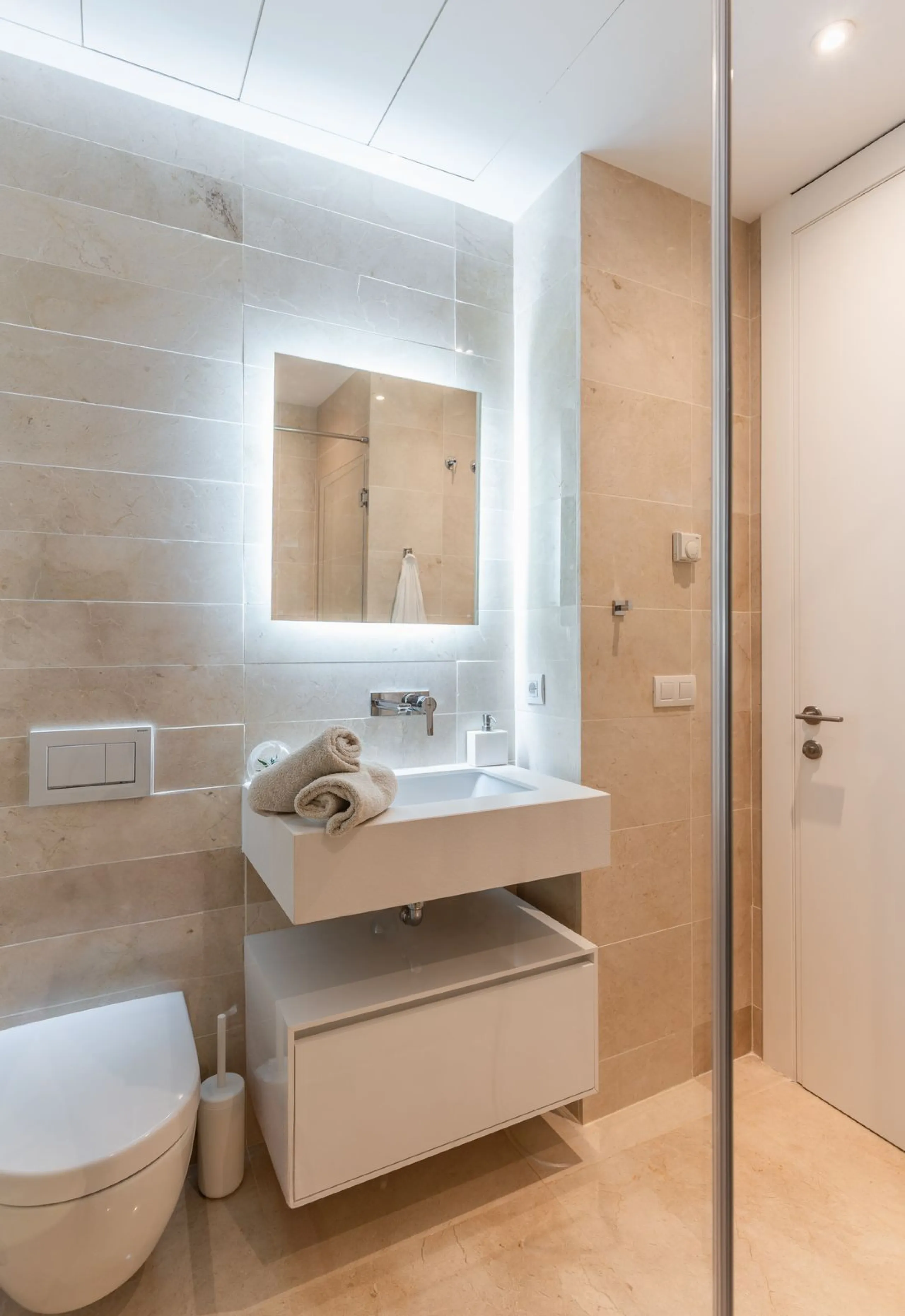 Stunning development of 24 townhouses, is located in the exclusive residential area in Río Real and right next to one of the best golf courses, the exclusive Rio Real Golf and Hotel and all its facilities, close to the beach, the sea and the lovely center
