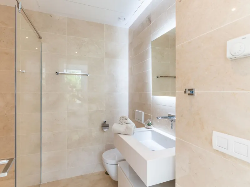 Stunning development of 24 townhouses, is located in the exclusive residential area in Río Real and right next to one of the best golf courses, the exclusive Rio Real Golf and Hotel and all its facilities, close to the beach, the sea and the lovely center