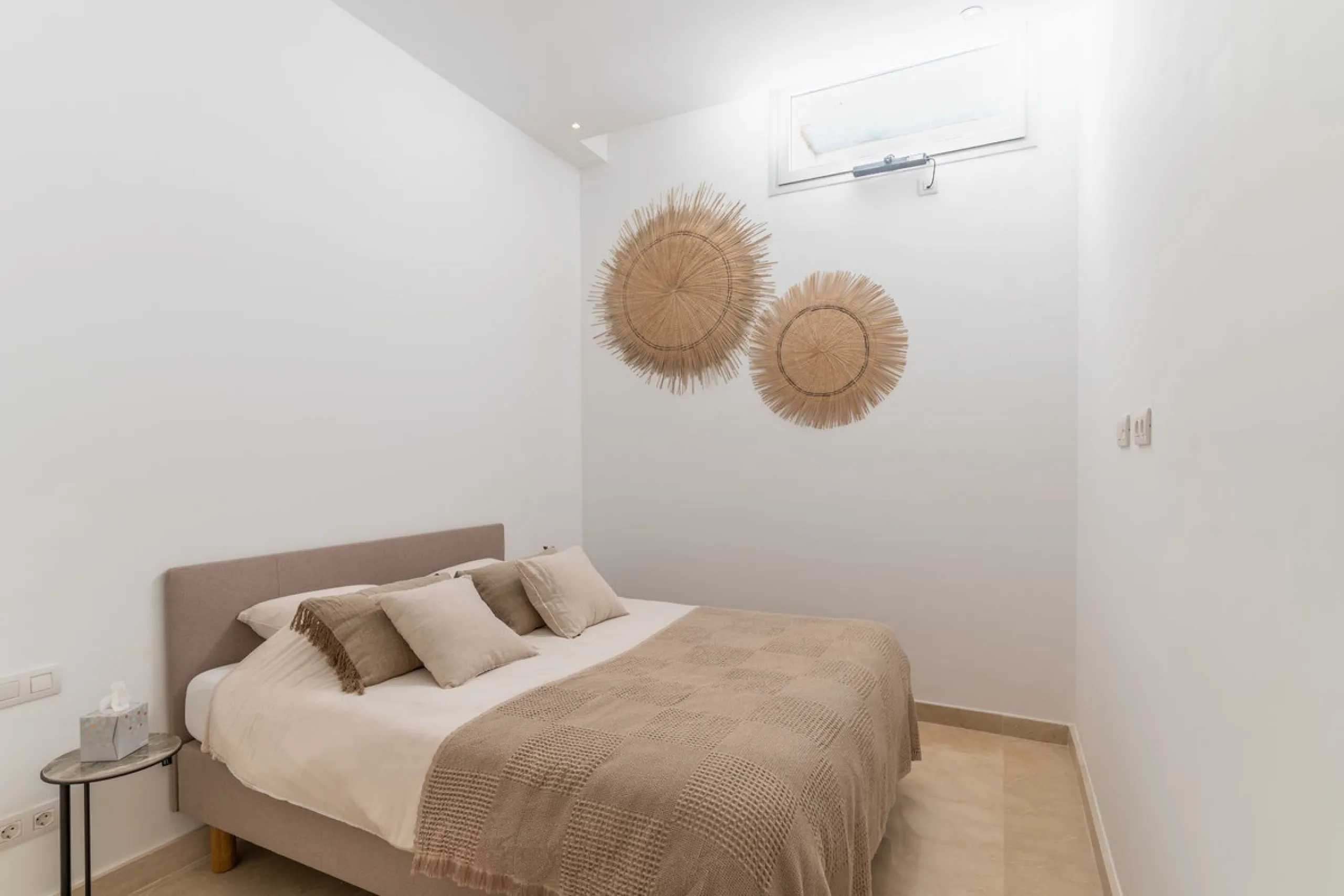 Stunning development of 24 townhouses, is located in the exclusive residential area in Río Real and right next to one of the best golf courses, the exclusive Rio Real Golf and Hotel and all its facilities, close to the beach, the sea and the lovely center