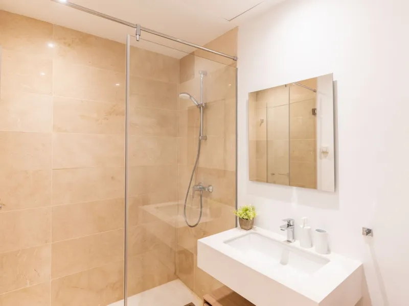 Stunning development of 24 townhouses, is located in the exclusive residential area in Río Real and right next to one of the best golf courses, the exclusive Rio Real Golf and Hotel and all its facilities, close to the beach, the sea and the lovely center