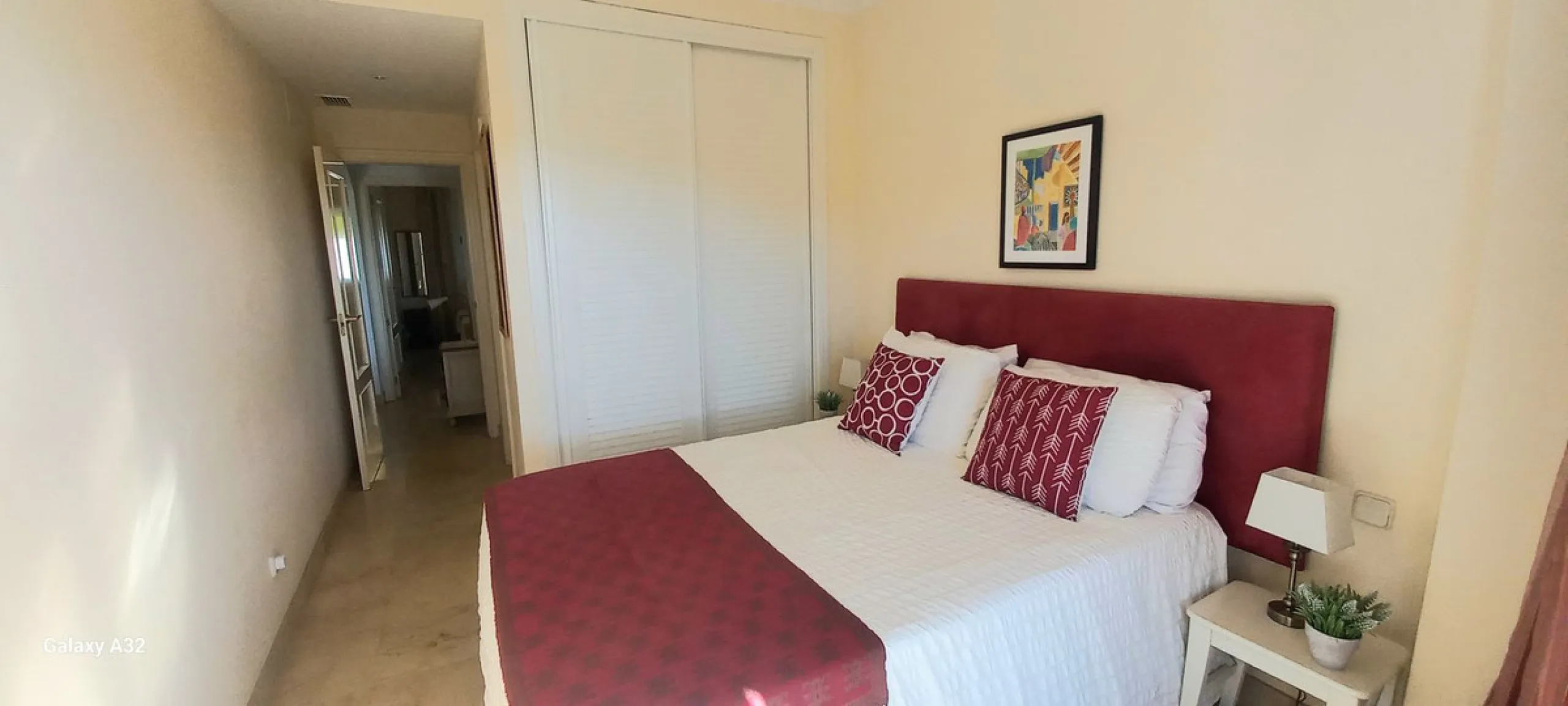 Here we have a fabulous two-bedroom, two-bathroom apartment front line golf in Gran Calanova Golf, overlooking Calanova Golf Course. Boasting stunning panoramic views over the fairways, mountains, and down to the coast, this property offers a perfect blen
