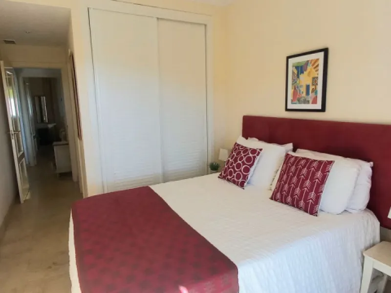 Here we have a fabulous two-bedroom, two-bathroom apartment front line golf in Gran Calanova Golf, overlooking Calanova Golf Course. Boasting stunning panoramic views over the fairways, mountains, and down to the coast, this property offers a perfect blen