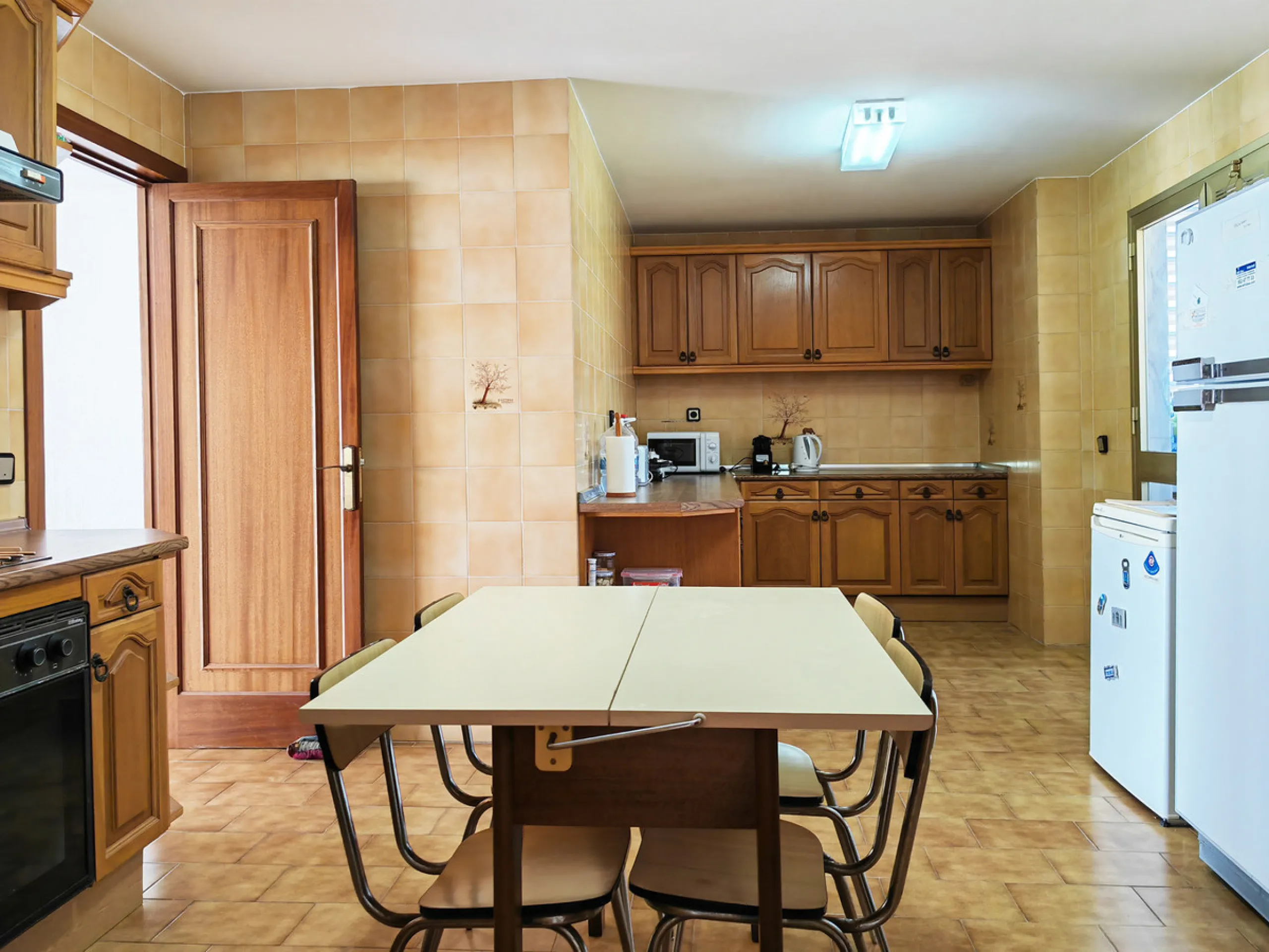Apartment for sale in , Fuengirola with 5 bedrooms, 4 bathrooms and with orientation south, with communal swimming pool and communal garden. Regarding property dimensions, it has 260 m² built and 50 m² terrace. Has the following facilities front line beac