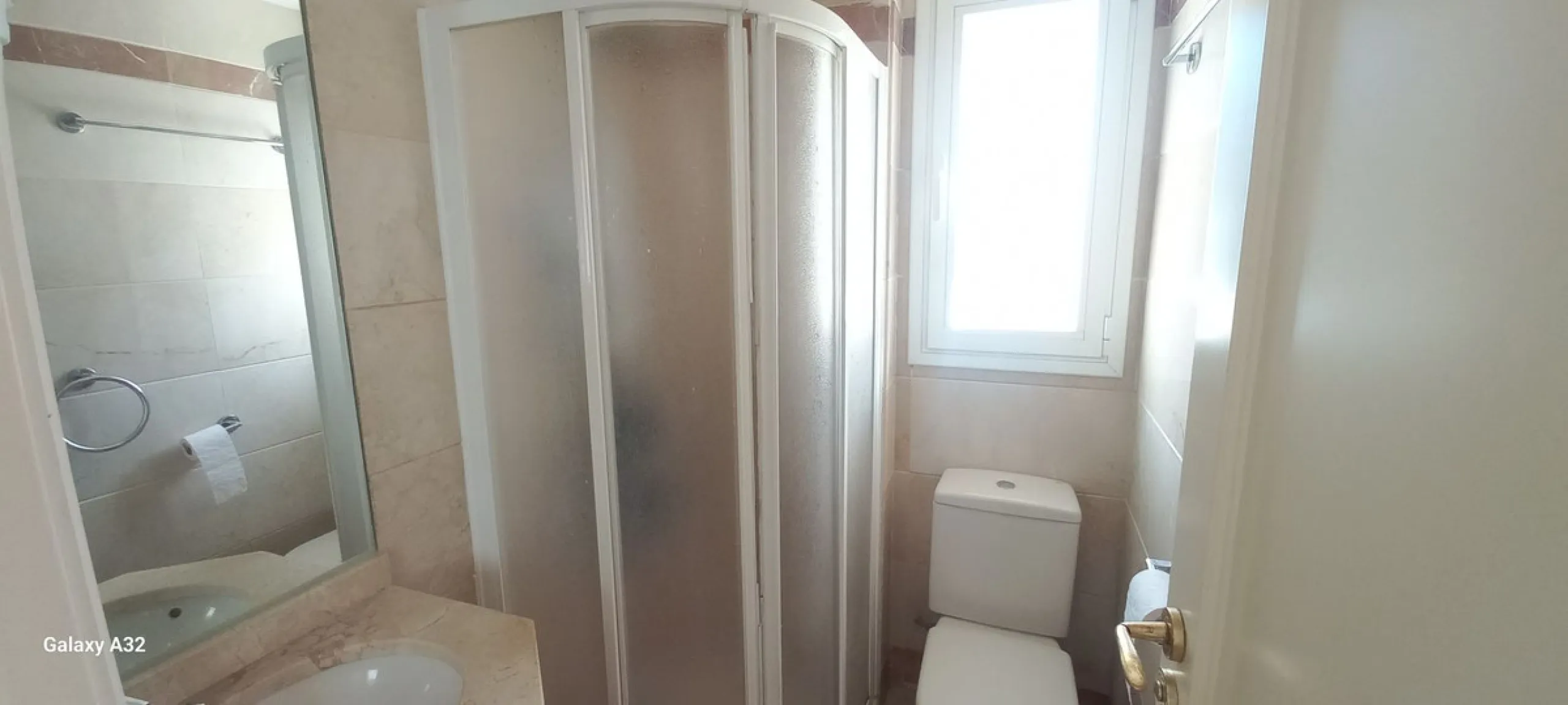 Here we have a fabulous two-bedroom, two-bathroom apartment front line golf in Gran Calanova Golf, overlooking Calanova Golf Course. Boasting stunning panoramic views over the fairways, mountains, and down to the coast, this property offers a perfect blen