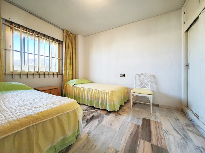 Apartment for sale in , Fuengirola with 5 bedrooms, 4 bathrooms and with orientation south, with communal swimming pool and communal garden. Regarding property dimensions, it has 260 m² built and 50 m² terrace. Has the following facilities front line beac