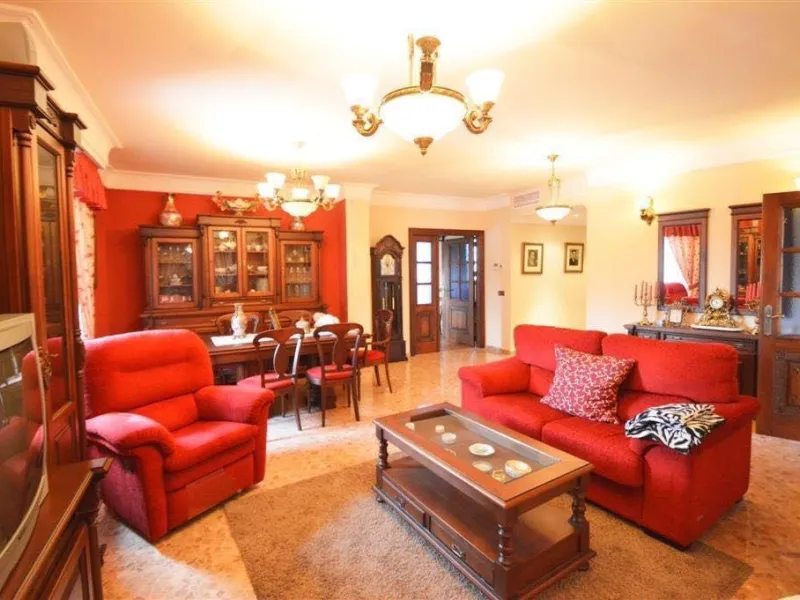 House - Detached Villa в продаже в Villanueva De La Concepcion, Málaga. В доме 7 спален и 6 ванных комнат. Площадь дома 512 м². Площадь участка 216 м²