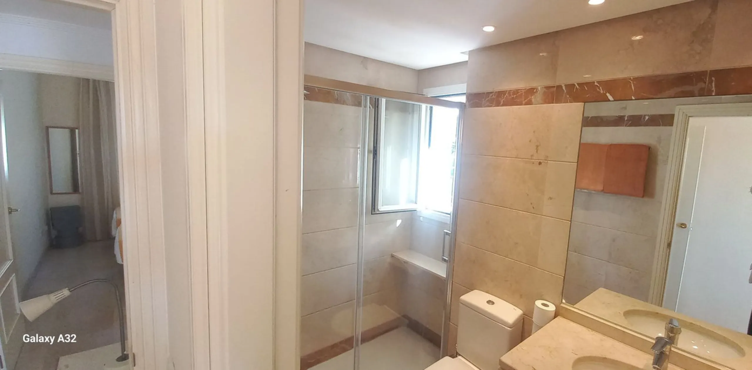 Here we have a fabulous two-bedroom, two-bathroom apartment front line golf in Gran Calanova Golf, overlooking Calanova Golf Course. Boasting stunning panoramic views over the fairways, mountains, and down to the coast, this property offers a perfect blen
