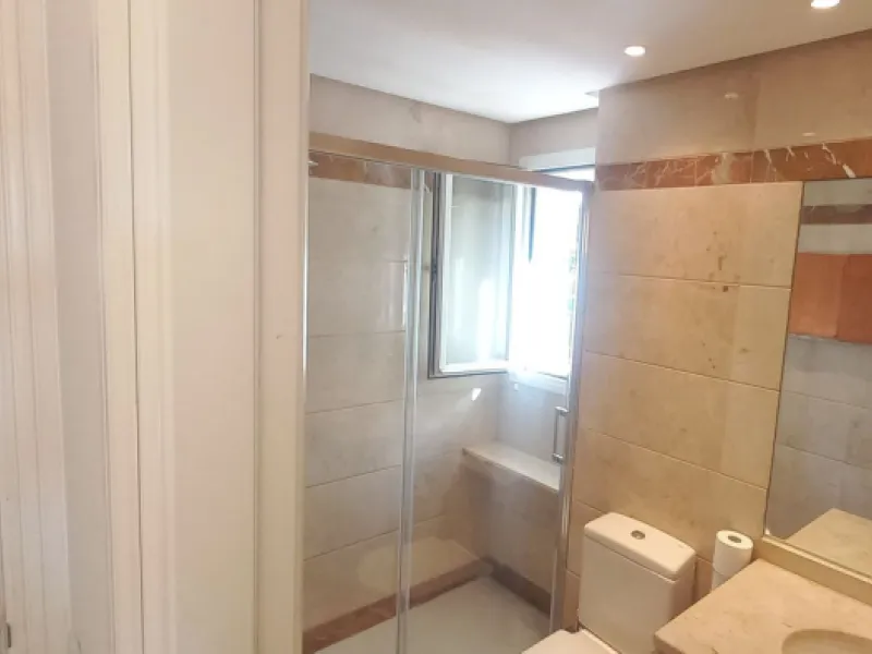 Here we have a fabulous two-bedroom, two-bathroom apartment front line golf in Gran Calanova Golf, overlooking Calanova Golf Course. Boasting stunning panoramic views over the fairways, mountains, and down to the coast, this property offers a perfect blen