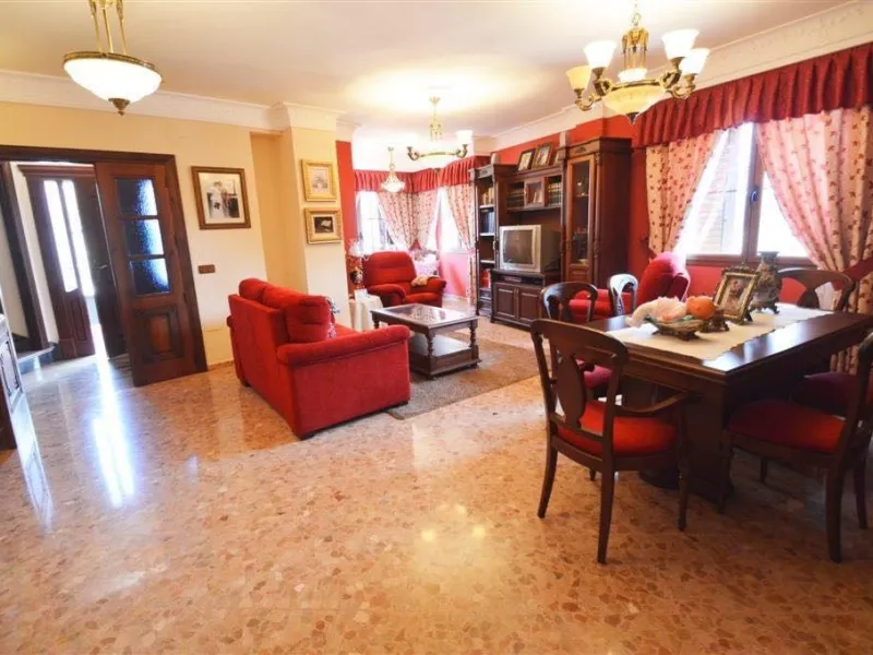 House - Detached Villa в продаже в Villanueva De La Concepcion, Málaga. В доме 7 спален и 6 ванных комнат. Площадь дома 512 м². Площадь участка 216 м²