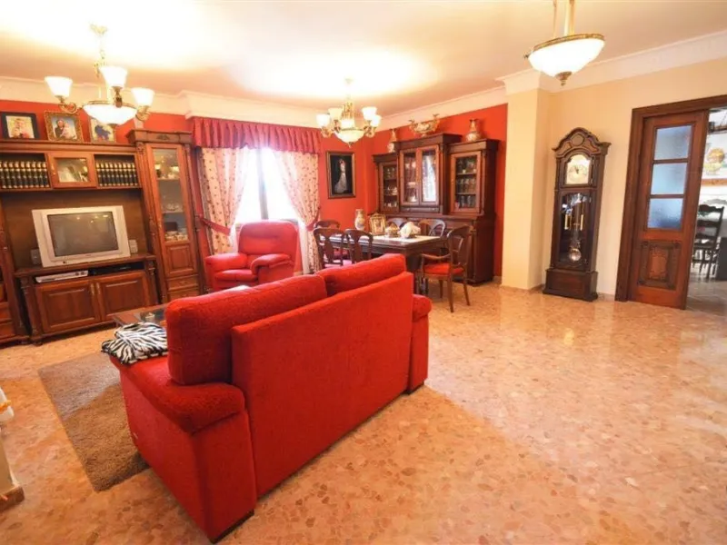 House - Detached Villa в продаже в Villanueva De La Concepcion, Málaga. В доме 7 спален и 6 ванных комнат. Площадь дома 512 м². Площадь участка 216 м²