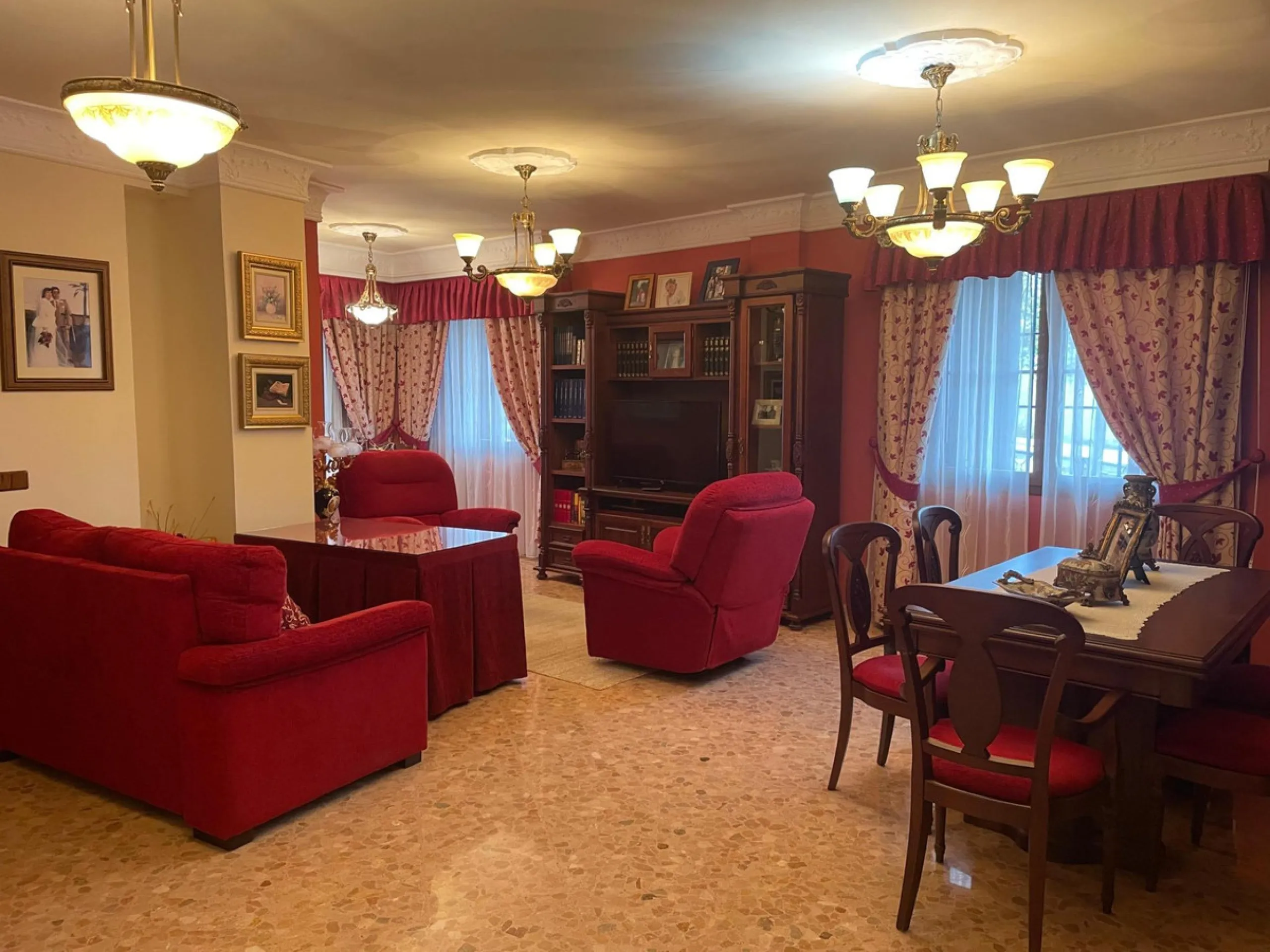 House - Detached Villa в продаже в Villanueva De La Concepcion, Málaga. В доме 7 спален и 6 ванных комнат. Площадь дома 512 м². Площадь участка 216 м²