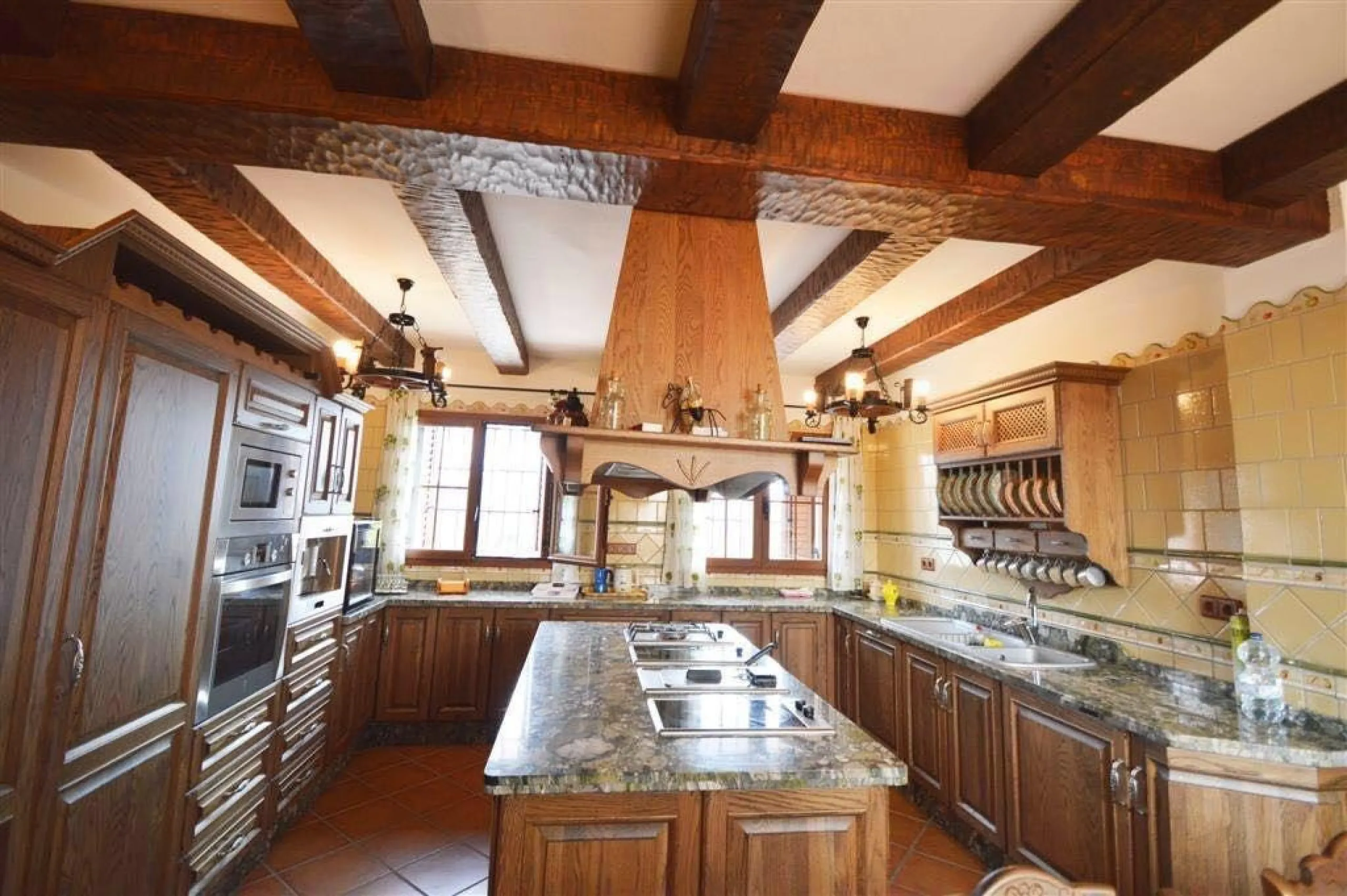 House - Detached Villa в продаже в Villanueva De La Concepcion, Málaga. В доме 7 спален и 6 ванных комнат. Площадь дома 512 м². Площадь участка 216 м²
