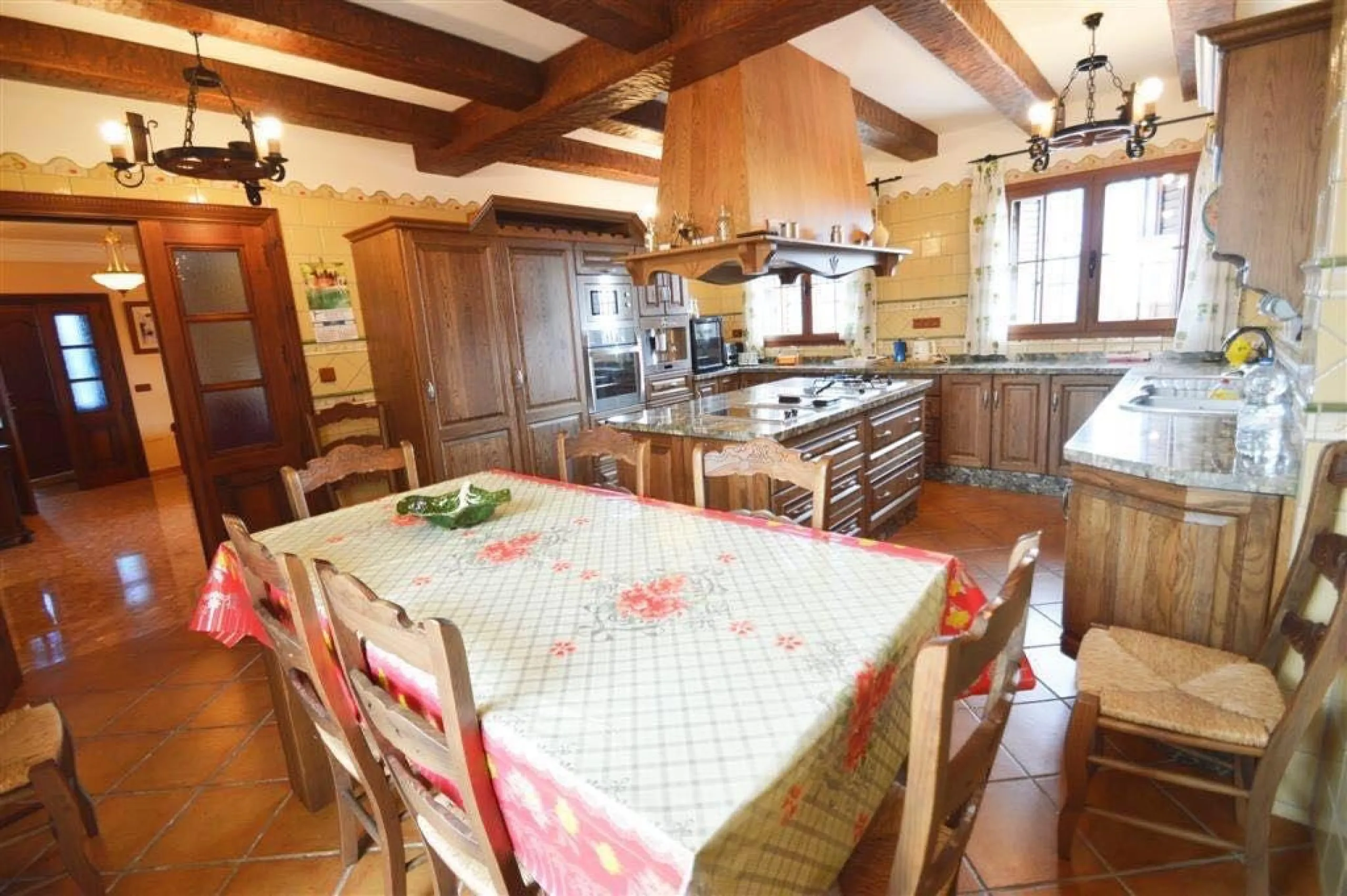 House - Detached Villa в продаже в Villanueva De La Concepcion, Málaga. В доме 7 спален и 6 ванных комнат. Площадь дома 512 м². Площадь участка 216 м²
