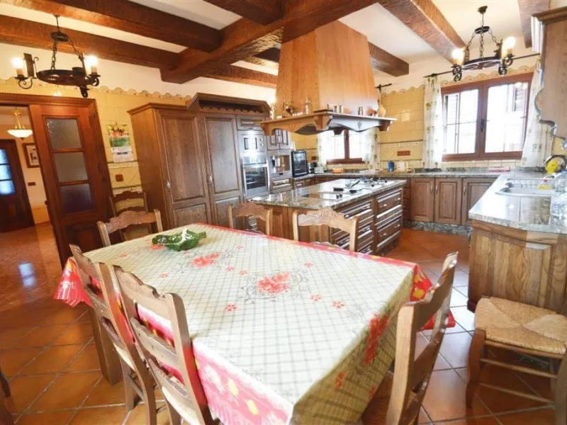 House - Detached Villa в продаже в Villanueva De La Concepcion, Málaga. В доме 7 спален и 6 ванных комнат. Площадь дома 512 м². Площадь участка 216 м²