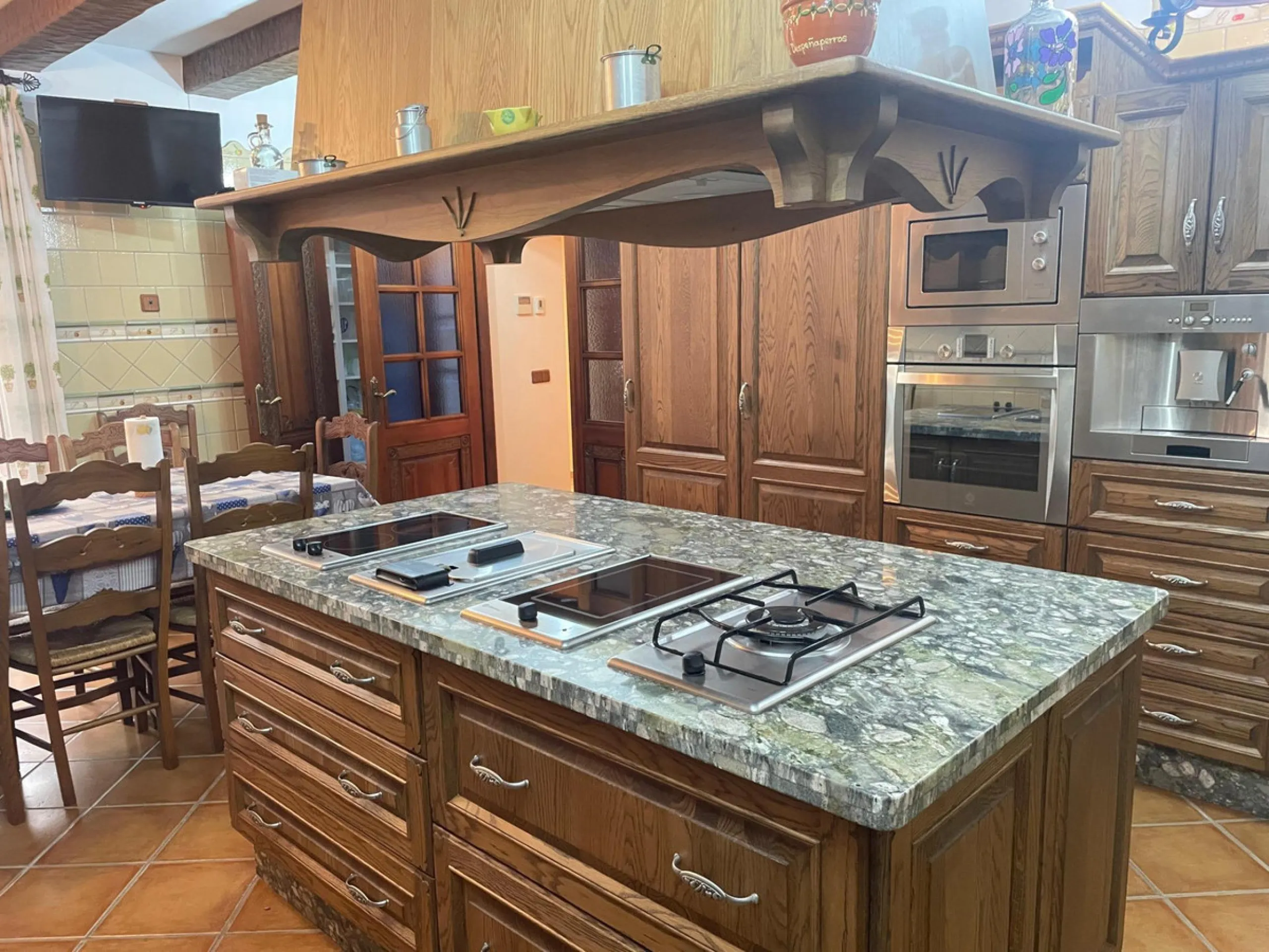 House - Detached Villa в продаже в Villanueva De La Concepcion, Málaga. В доме 7 спален и 6 ванных комнат. Площадь дома 512 м². Площадь участка 216 м²