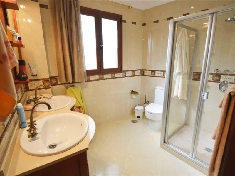House - Detached Villa в продаже в Villanueva De La Concepcion, Málaga. В доме 7 спален и 6 ванных комнат. Площадь дома 512 м². Площадь участка 216 м²
