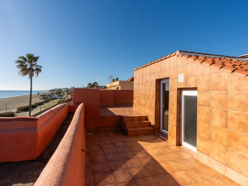 Strandnahes Stadthaus mit Meerblick bei San Luis de Sabinillas, Casares