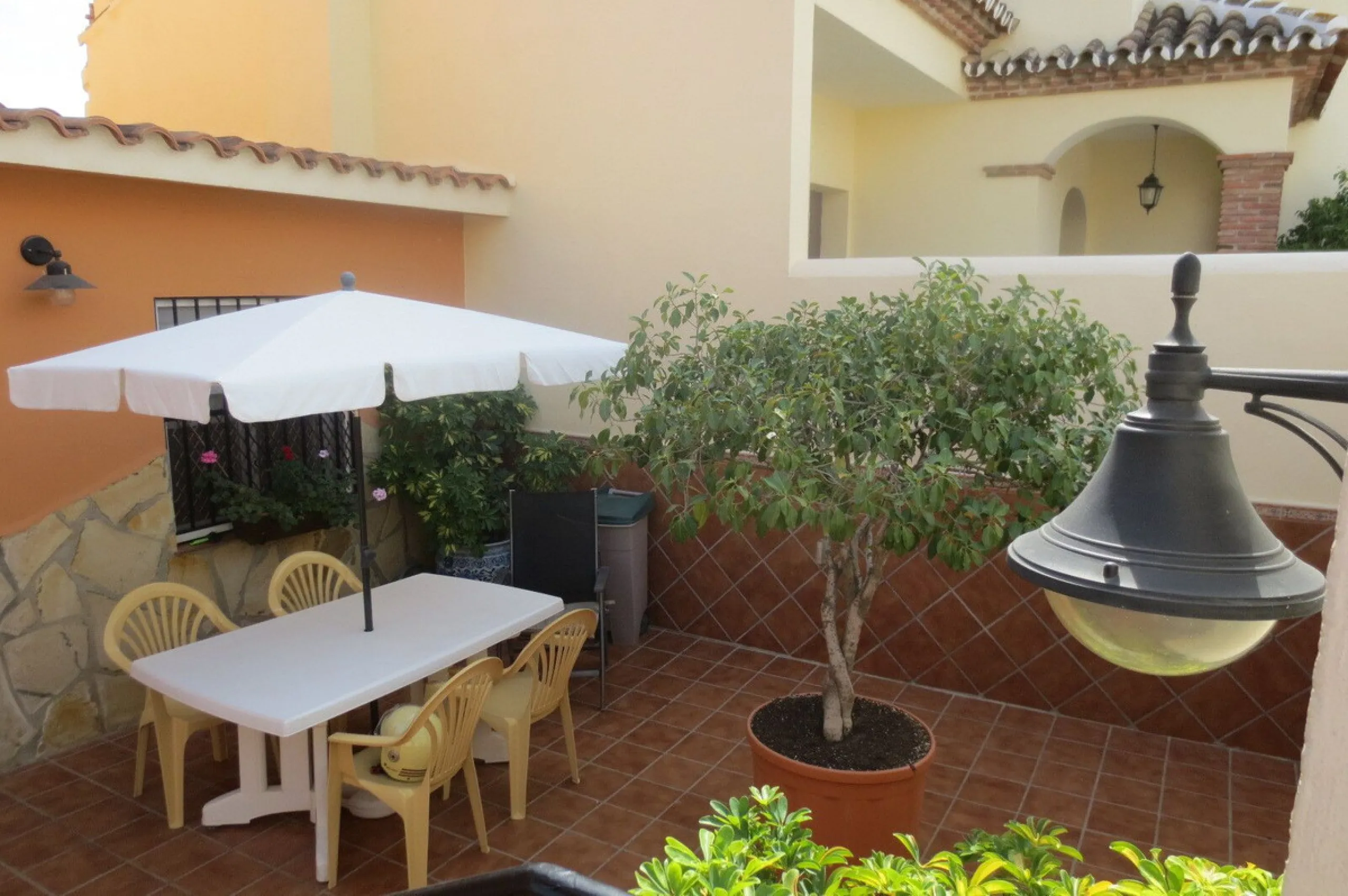 Fantastic semi-detached single-family home in the lower part of the El Coto Urbanization.
