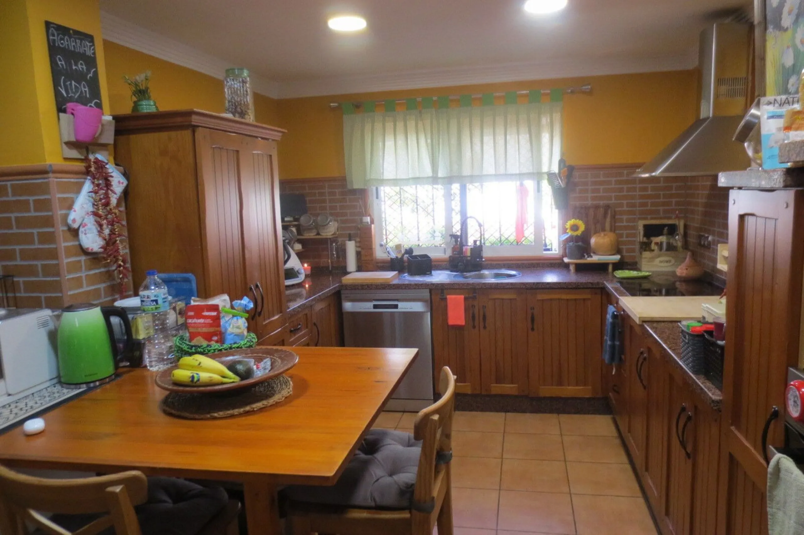 Fantastic semi-detached single-family home in the lower part of the El Coto Urbanization.