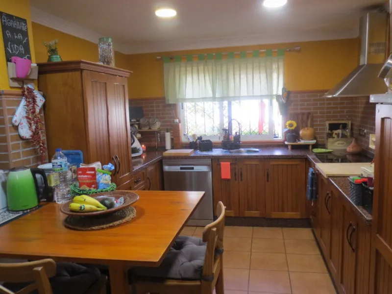 Fantastic semi-detached single-family home in the lower part of the El Coto Urbanization.