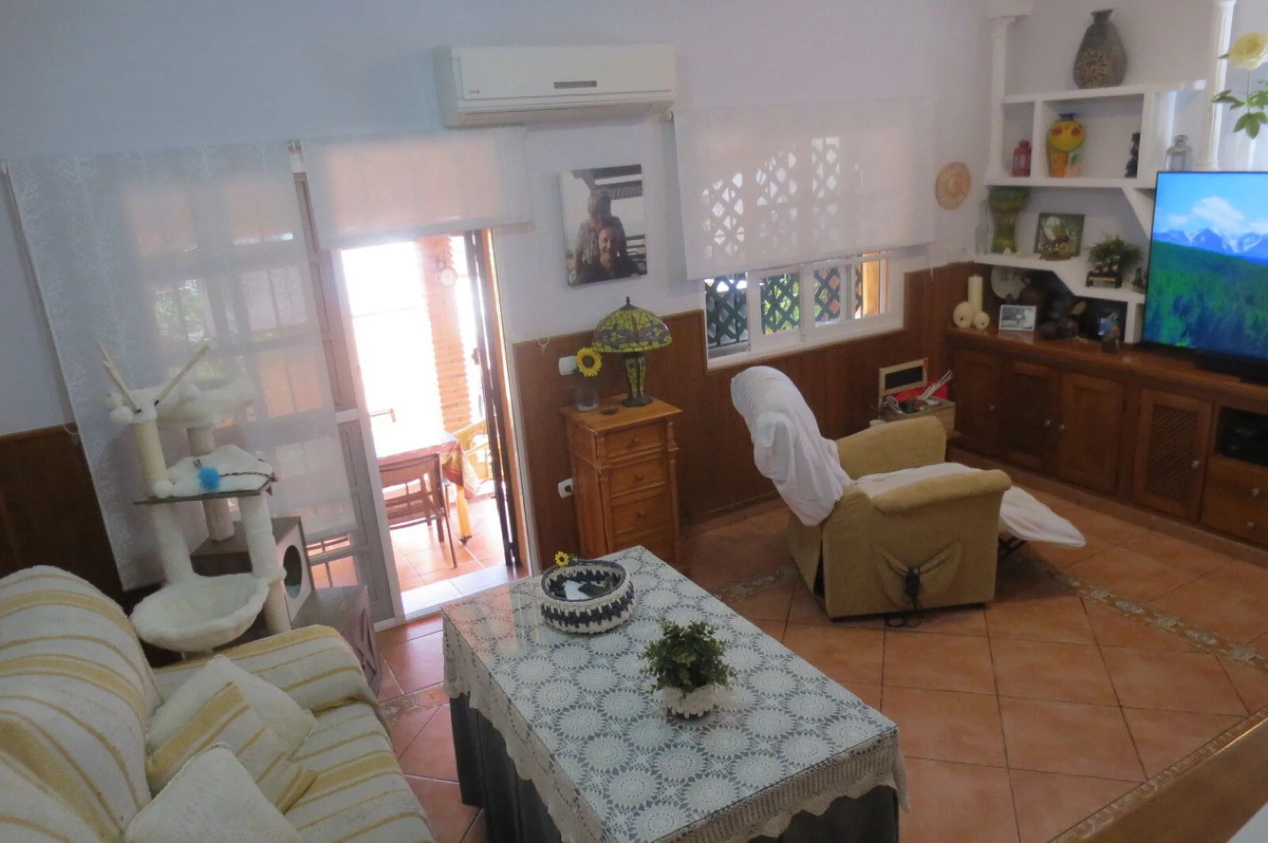 Fantastic semi-detached single-family home in the lower part of the El Coto Urbanization.