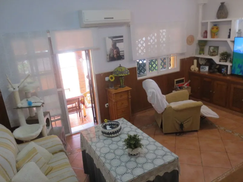 Fantastic semi-detached single-family home in the lower part of the El Coto Urbanization.