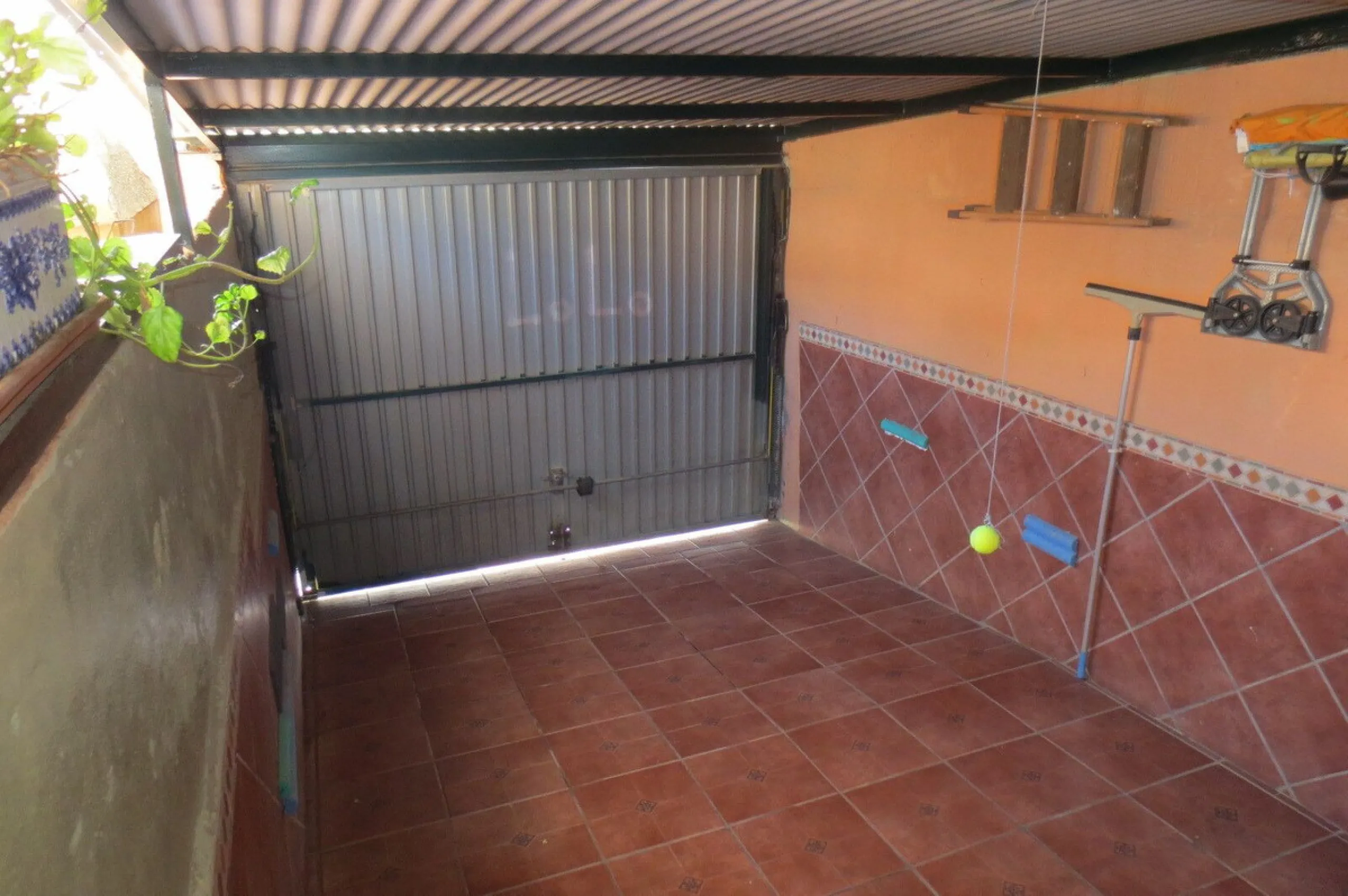 Fantastic semi-detached single-family home in the lower part of the El Coto Urbanization.