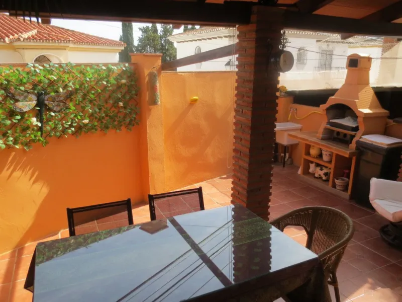 Fantastic semi-detached single-family home in the lower part of the El Coto Urbanization.