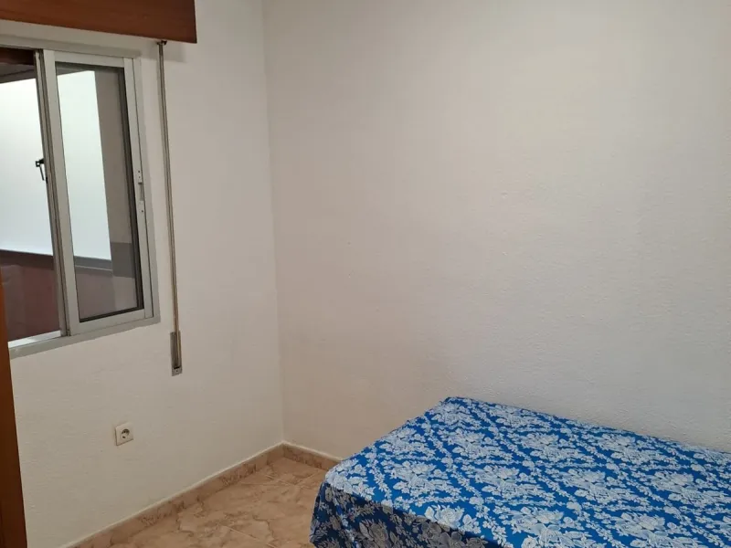 Apartment - Middle Floor Apartment в продаже в Málaga, Málaga. В доме 4 спален и 2 ванных комнат. Площадь дома 120 м²