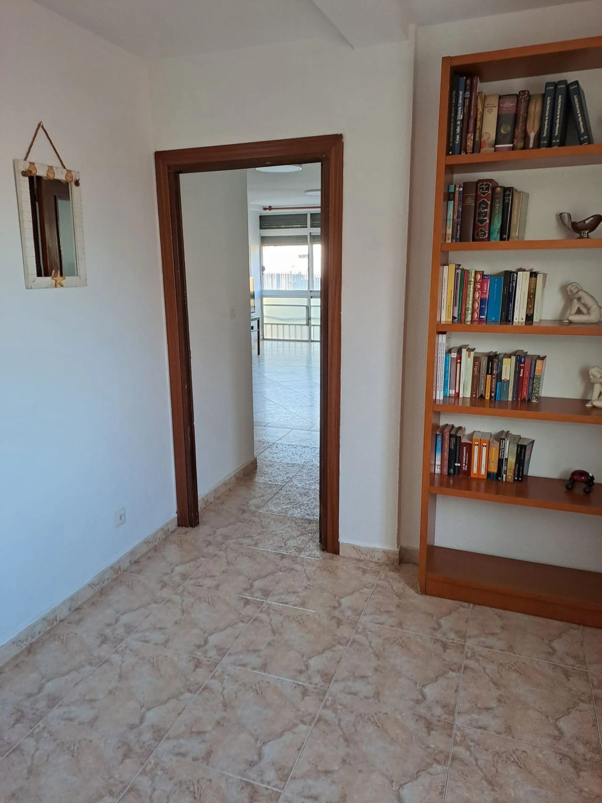 Apartment - Middle Floor Apartment в продаже в Málaga, Málaga. В доме 4 спален и 2 ванных комнат. Площадь дома 120 м²