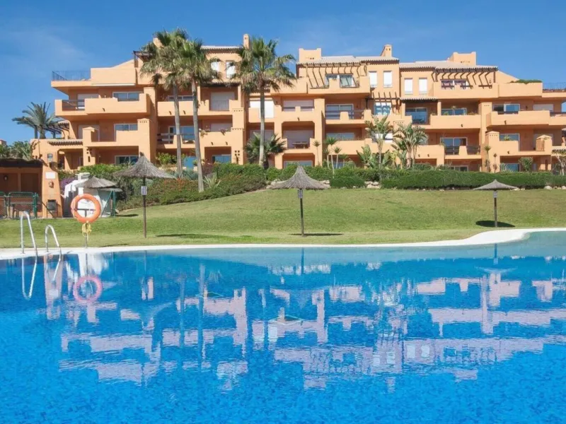 Urb. Los Granados - Sought after front line Beach development. A well presented modernised (new top of the range kitchen) front line beach 2 bedroom corner apartment with uninterrupted beach and sea views from the terrace. The complex is located on the be