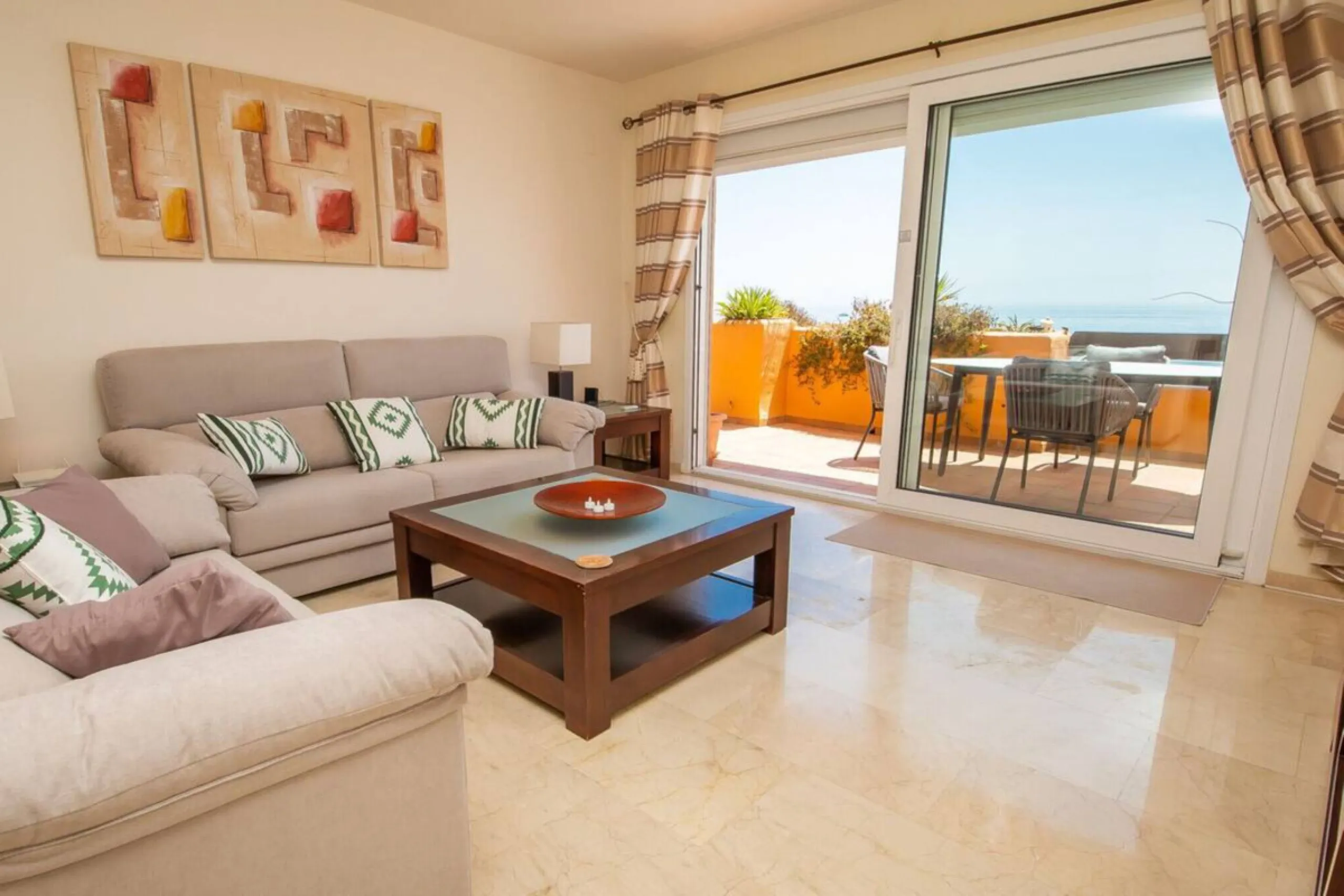 Urb. Los Granados - Sought after front line Beach development. A well presented modernised (new top of the range kitchen) front line beach 2 bedroom corner apartment with uninterrupted beach and sea views from the terrace. The complex is located on the be