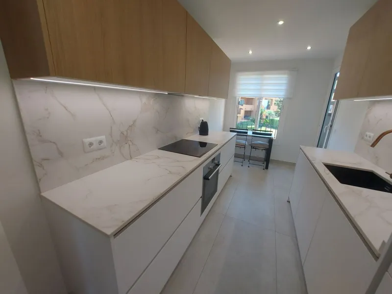 Urb. Los Granados - Sought after front line Beach development. A well presented modernised (new top of the range kitchen) front line beach 2 bedroom corner apartment with uninterrupted beach and sea views from the terrace. The complex is located on the be