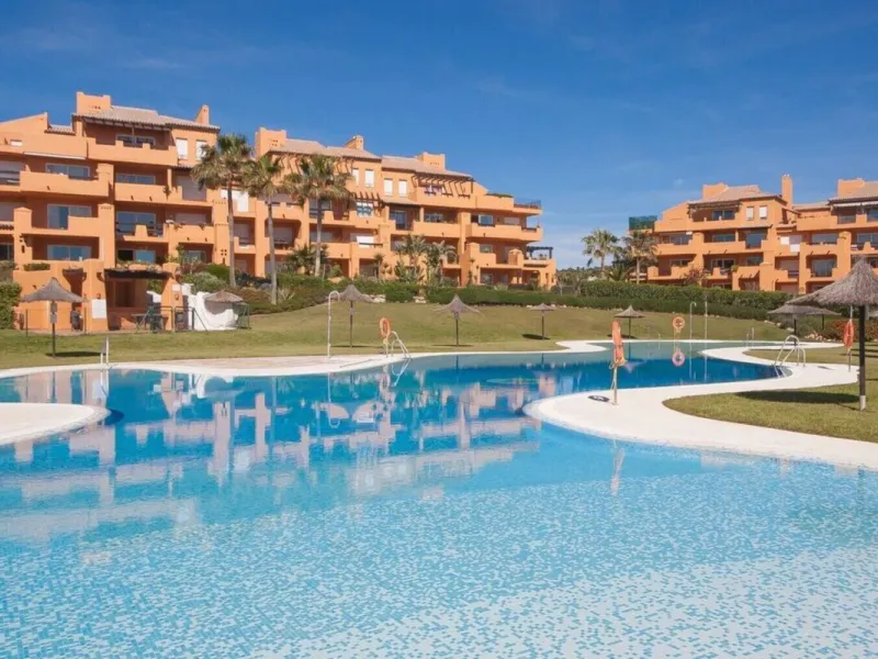 Urb. Los Granados - Sought after front line Beach development. A well presented modernised (new top of the range kitchen) front line beach 2 bedroom corner apartment with uninterrupted beach and sea views from the terrace. The complex is located on the be