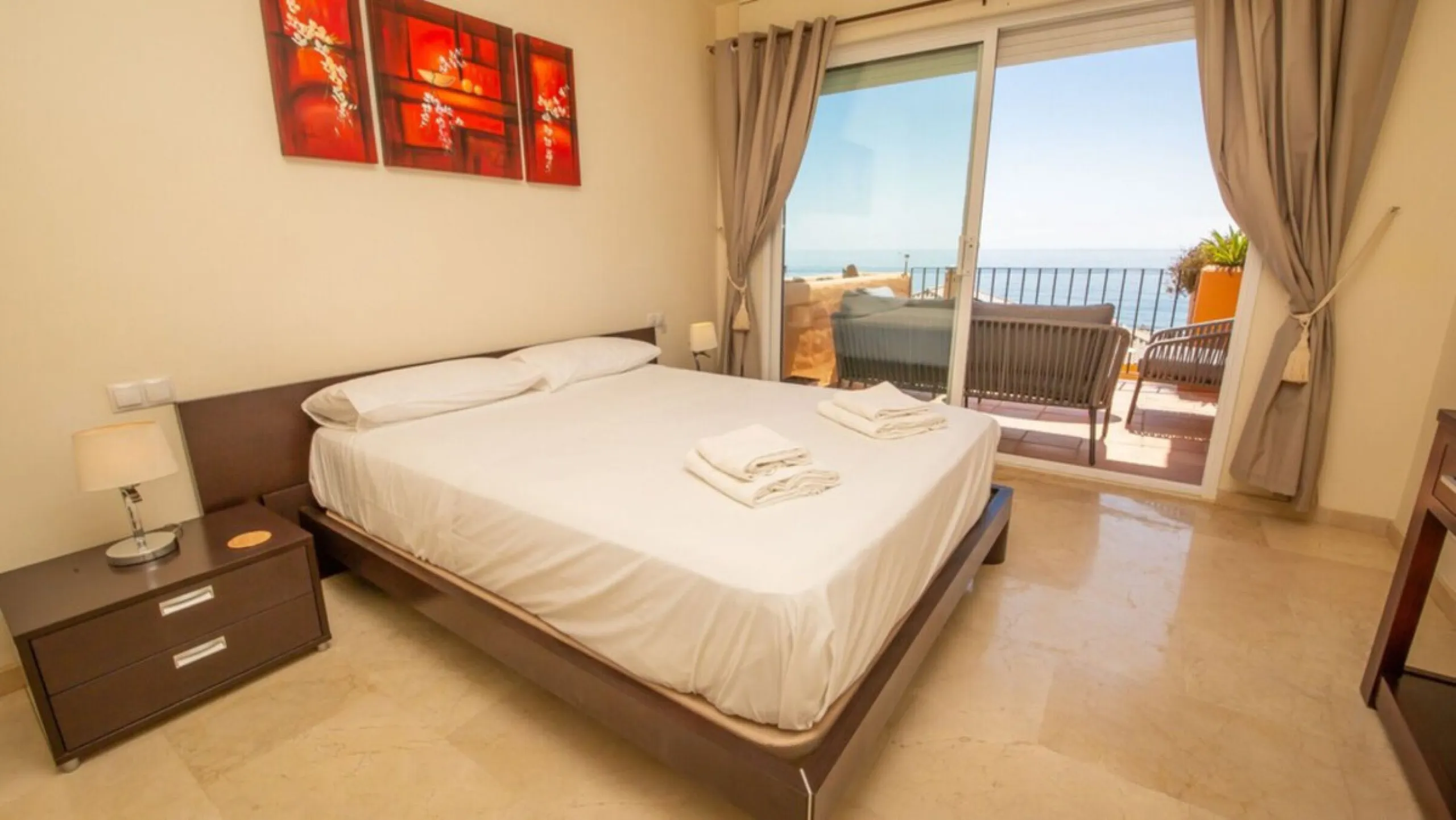 Urb. Los Granados - Sought after front line Beach development. A well presented modernised (new top of the range kitchen) front line beach 2 bedroom corner apartment with uninterrupted beach and sea views from the terrace. The complex is located on the be