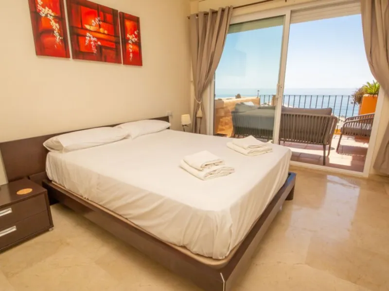 Urb. Los Granados - Sought after front line Beach development. A well presented modernised (new top of the range kitchen) front line beach 2 bedroom corner apartment with uninterrupted beach and sea views from the terrace. The complex is located on the be