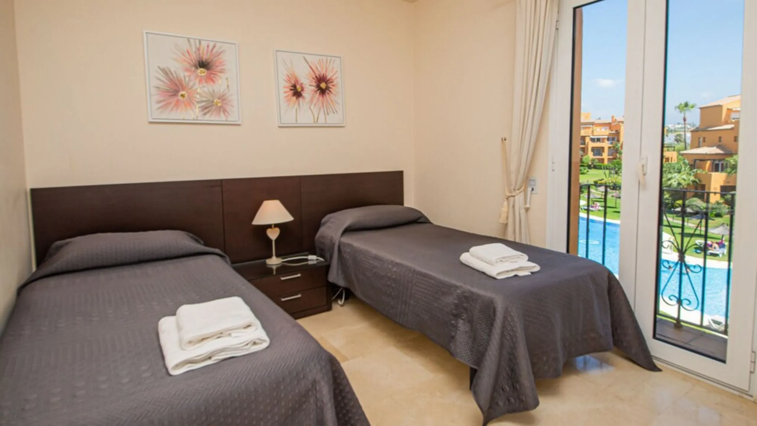 Urb. Los Granados - Sought after front line Beach development. A well presented modernised (new top of the range kitchen) front line beach 2 bedroom corner apartment with uninterrupted beach and sea views from the terrace. The complex is located on the be
