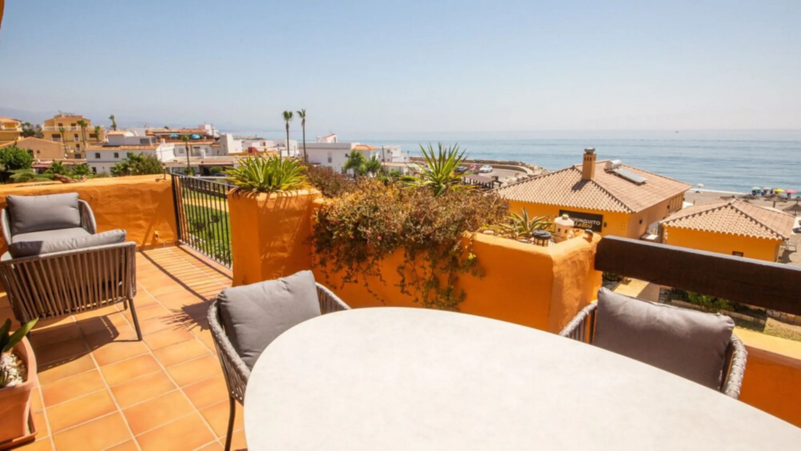 Urb. Los Granados - Sought after front line Beach development. A well presented modernised (new top of the range kitchen) front line beach 2 bedroom corner apartment with uninterrupted beach and sea views from the terrace. The complex is located on the be
