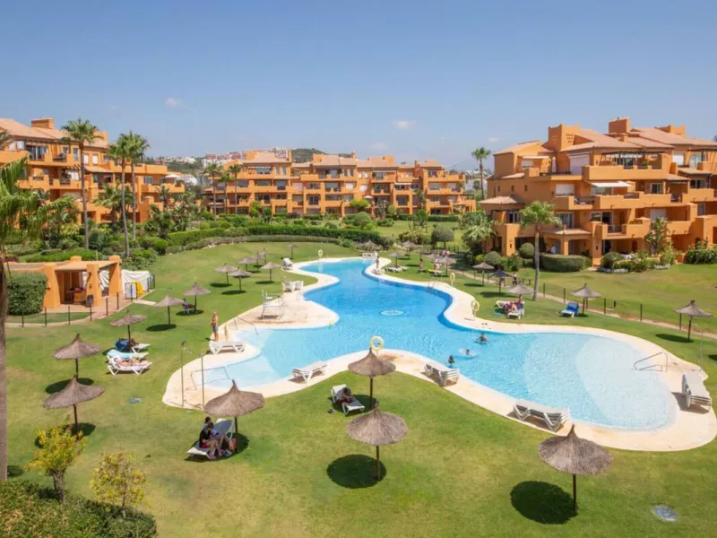 Urb. Los Granados - Sought after front line Beach development. A well presented modernised (new top of the range kitchen) front line beach 2 bedroom corner apartment with uninterrupted beach and sea views from the terrace. The complex is located on the be