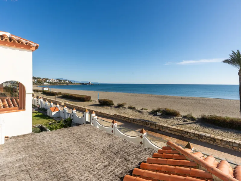 Strandnahes Stadthaus mit Meerblick bei San Luis de Sabinillas, Casares