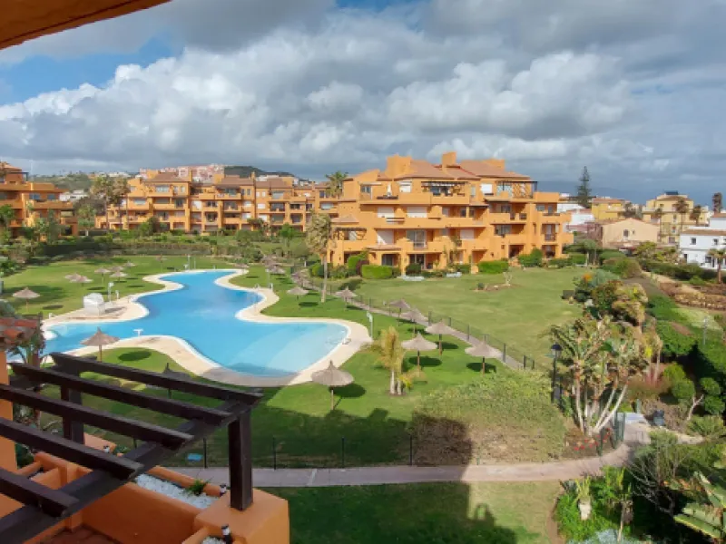 Urb. Los Granados - Sought after front line Beach development. A well presented modernised (new top of the range kitchen) front line beach 2 bedroom corner apartment with uninterrupted beach and sea views from the terrace. The complex is located on the be