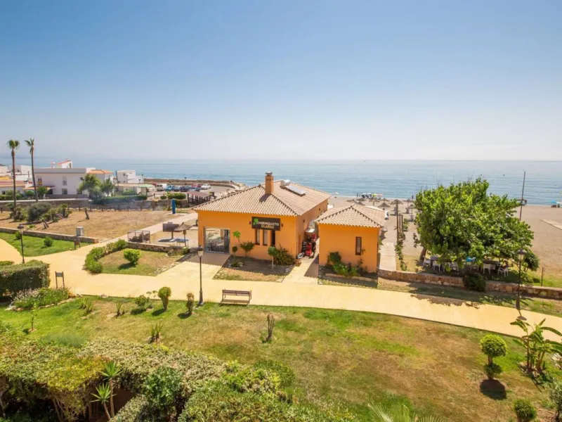 Urb. Los Granados - Sought after front line Beach development. A well presented modernised (new top of the range kitchen) front line beach 2 bedroom corner apartment with uninterrupted beach and sea views from the terrace. The complex is located on the be
