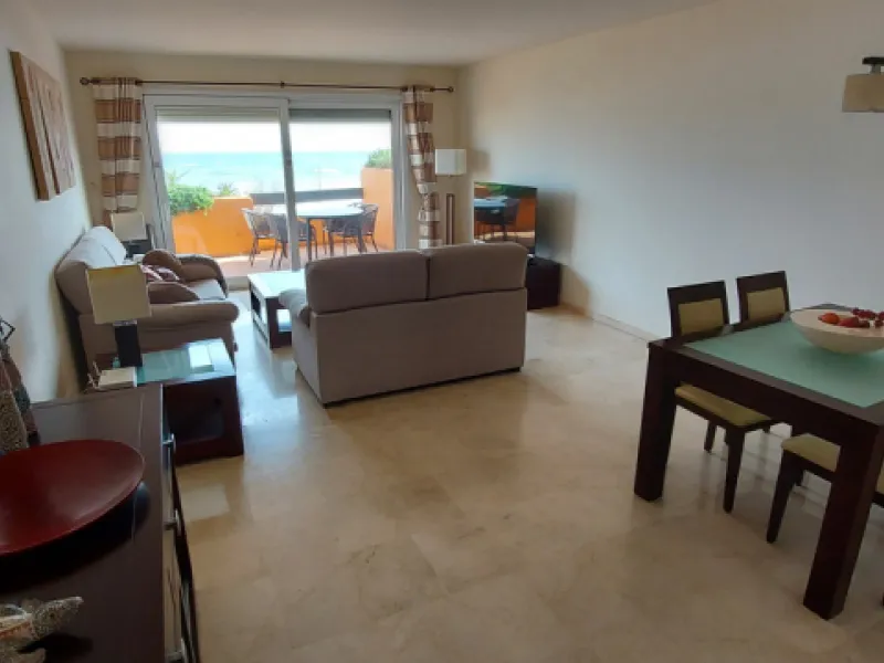 Urb. Los Granados - Sought after front line Beach development. A well presented modernised (new top of the range kitchen) front line beach 2 bedroom corner apartment with uninterrupted beach and sea views from the terrace. The complex is located on the be