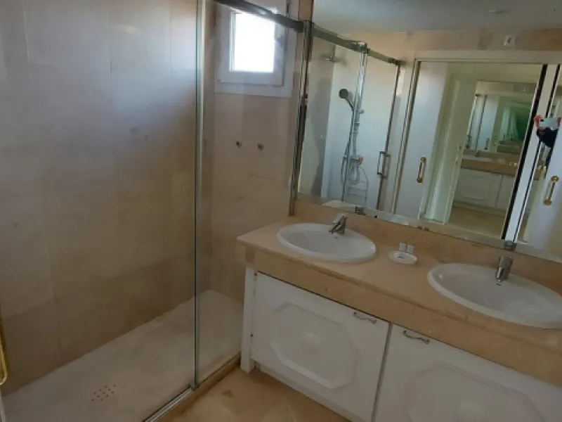 Urb. Los Granados - Sought after front line Beach development. A well presented modernised (new top of the range kitchen) front line beach 2 bedroom corner apartment with uninterrupted beach and sea views from the terrace. The complex is located on the be