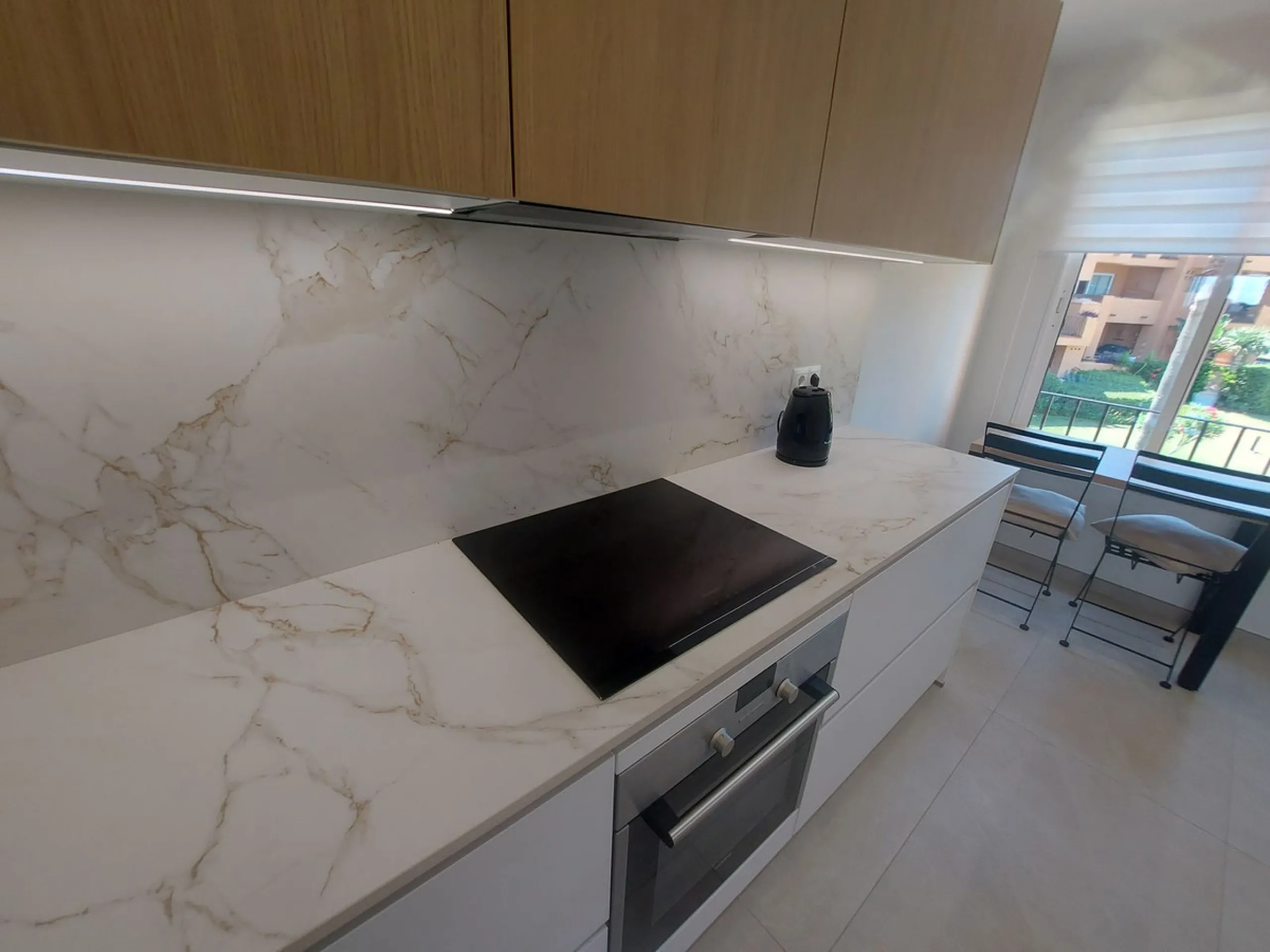 Urb. Los Granados - Sought after front line Beach development. A well presented modernised (new top of the range kitchen) front line beach 2 bedroom corner apartment with uninterrupted beach and sea views from the terrace. The complex is located on the be