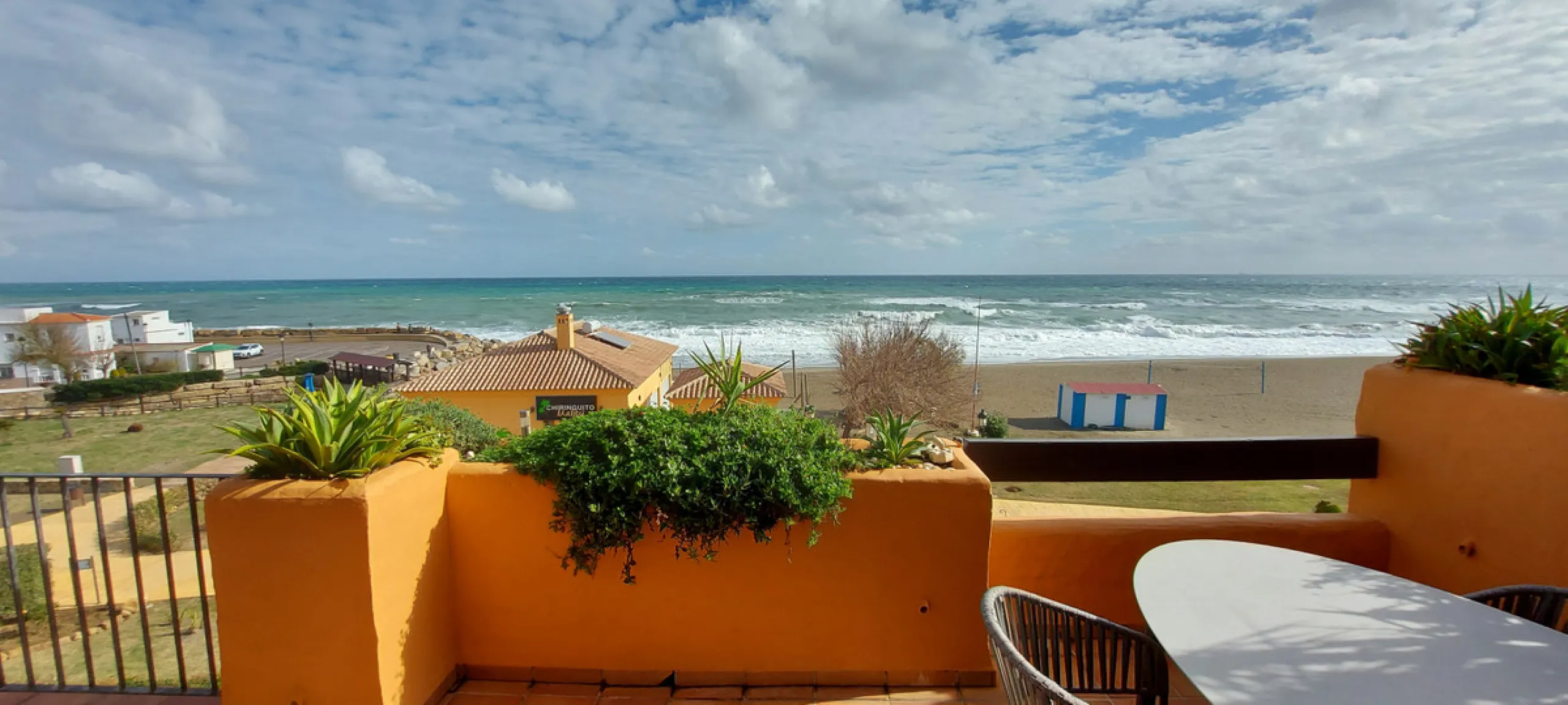 Urb. Los Granados - Sought after front line Beach development. A well presented modernised (new top of the range kitchen) front line beach 2 bedroom corner apartment with uninterrupted beach and sea views from the terrace. The complex is located on the be
